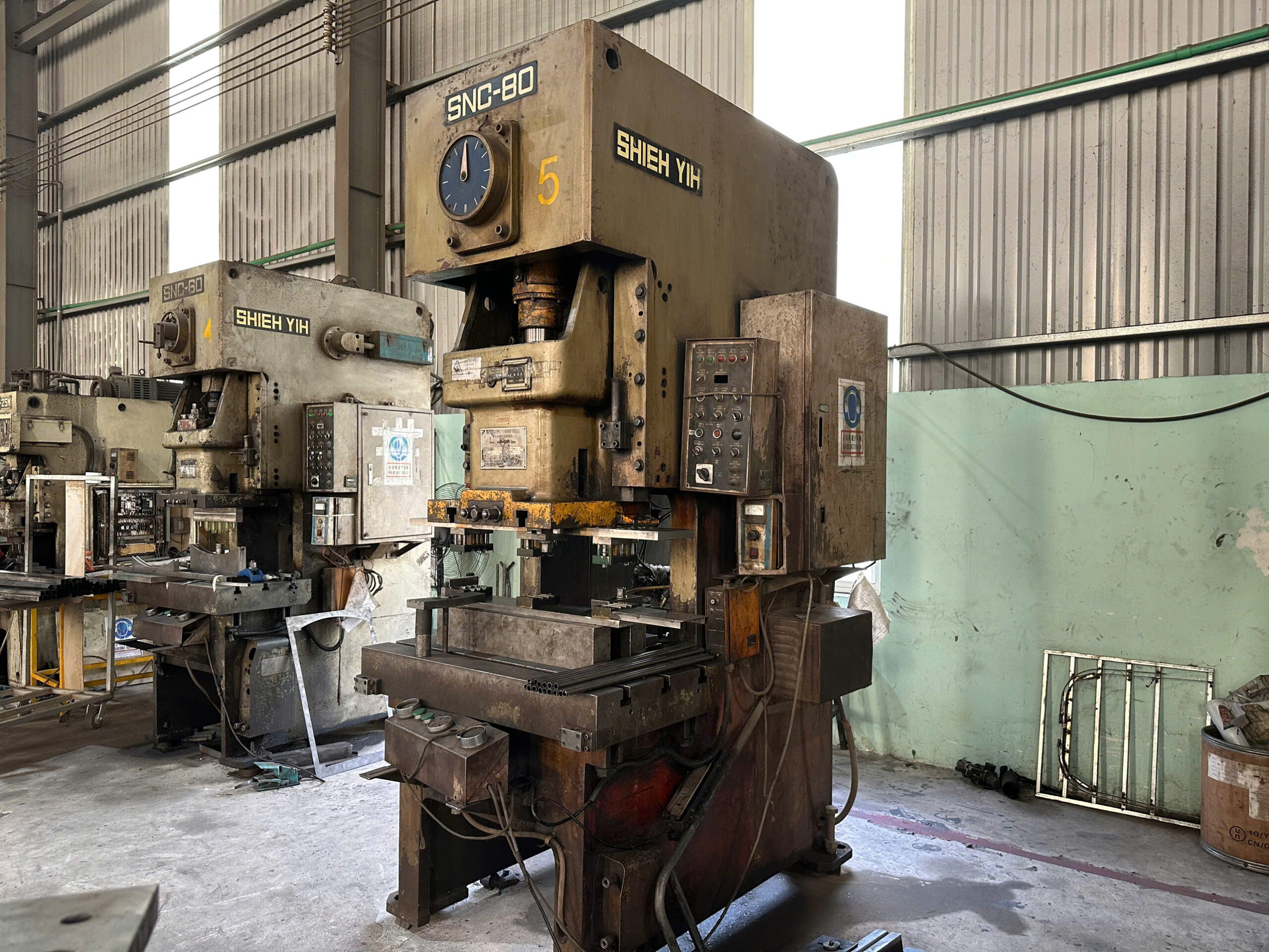 Factory machinery photo 3
